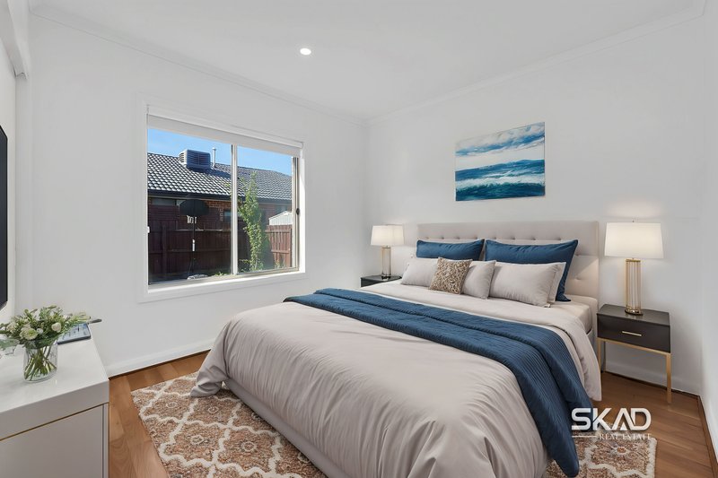 Photo - 74 Lockwood Drive, Roxburgh Park VIC 3064 - Image 3