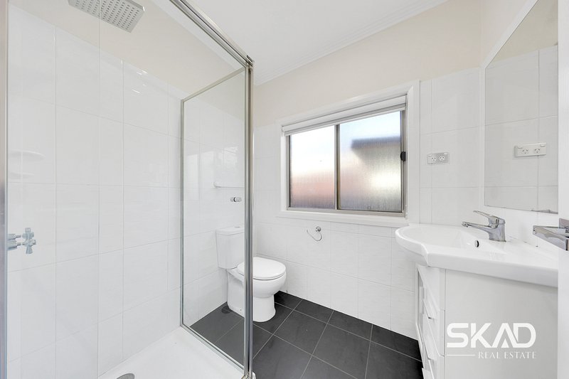 Photo - 74 Lockwood Drive, Roxburgh Park VIC 3064 - Image 9