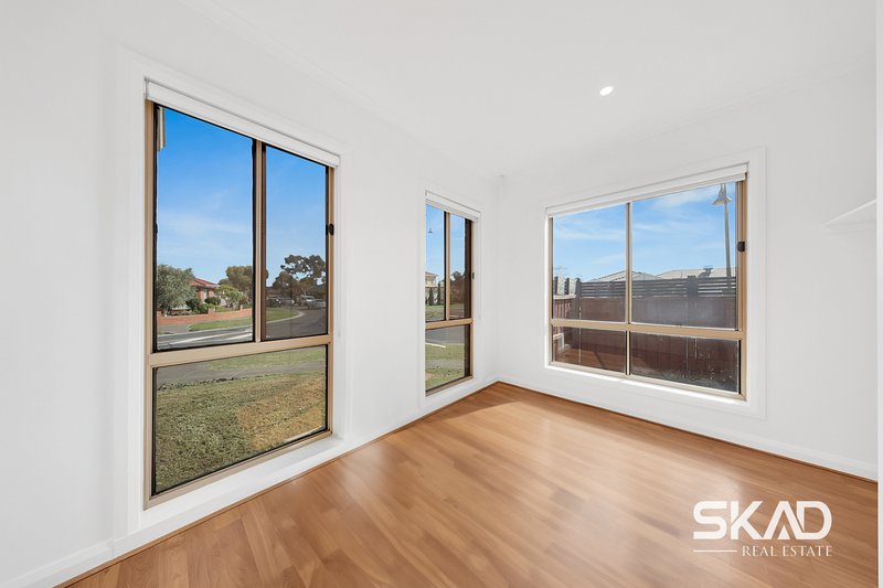 Photo - 74 Lockwood Drive, Roxburgh Park VIC 3064 - Image 13