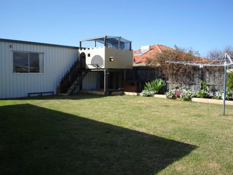 Photo - 74 Macquarie Drive, Australind WA 6233 - Image 4