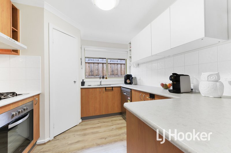 Photo - 7/4 Paydon Way, Hampton Park VIC 3976 - Image 3