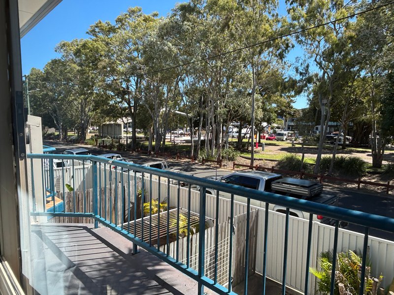 Photo - 7/4 Pilot Street, Urangan QLD 4655 - Image 9