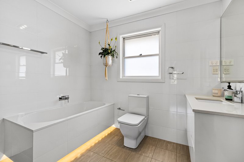 Photo - 74 Pringle Avenue, Belrose NSW 2085 - Image 7