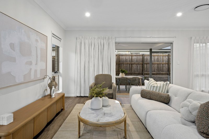 Photo - 74 Redcomb Drive, Park Ridge QLD 4125 - Image 8