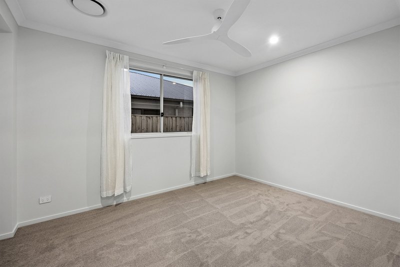 Photo - 74 Redcomb Drive, Park Ridge QLD 4125 - Image 17