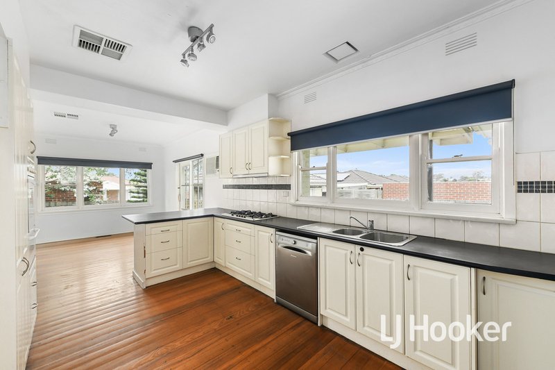 Photo - 74 Robjant Street, Hampton Park VIC 3976 - Image 5