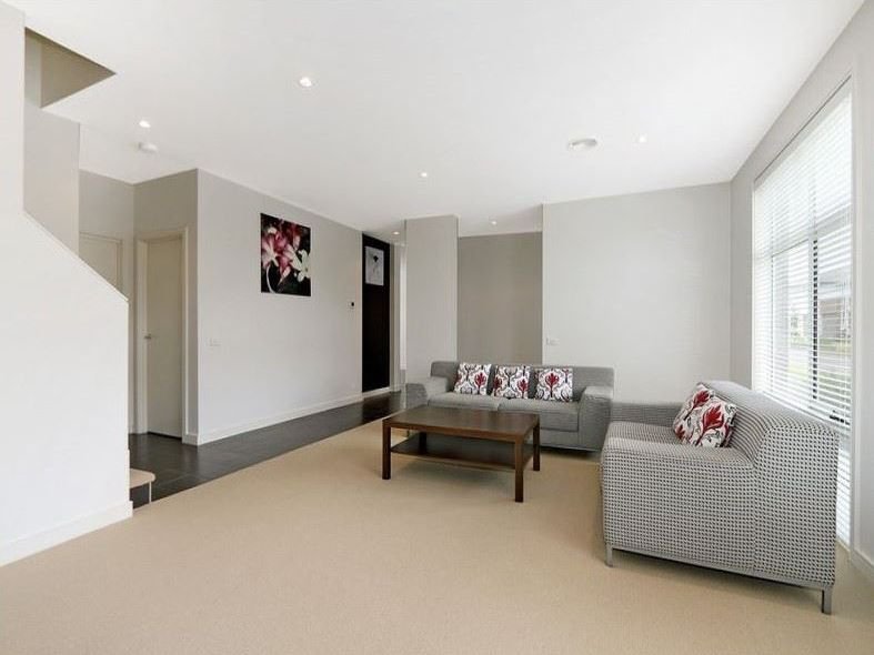 Photo - 74 Stadium Circuit, Mulgrave VIC 3170 - Image 7