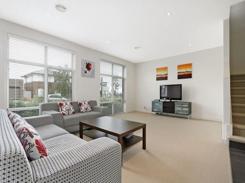 Photo - 74 Stadium Circuit, Mulgrave VIC 3170 - Image 9