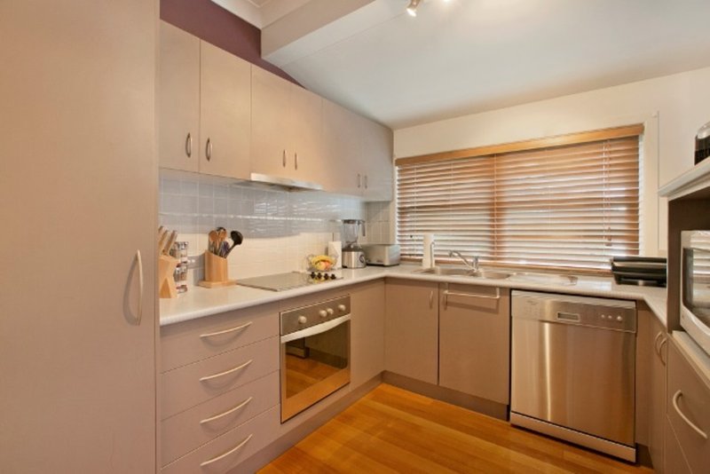 Photo - 74 Stratton Terrace, Manly QLD 4179 - Image 4