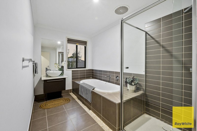 Photo - 74 Sunset Views Boulevard, Tarneit VIC 3029 - Image 19