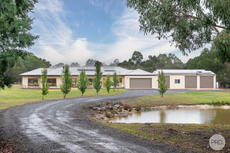 Photo - 74 Taemore Close, Haddon VIC 3351 - Image 1