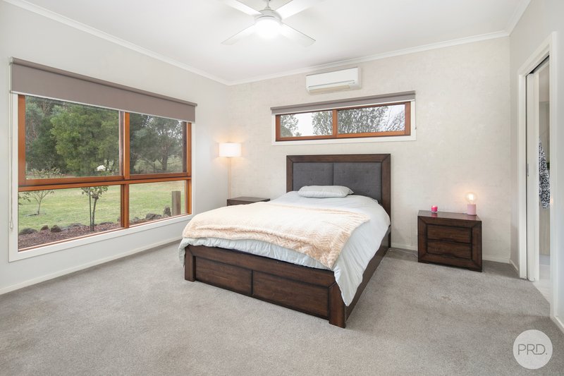 Photo - 74 Taemore Close, Haddon VIC 3351 - Image 7
