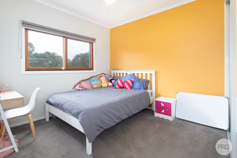 Photo - 74 Taemore Close, Haddon VIC 3351 - Image 10