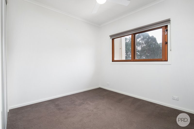 Photo - 74 Taemore Close, Haddon VIC 3351 - Image 11