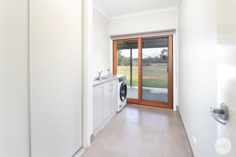 Photo - 74 Taemore Close, Haddon VIC 3351 - Image 15