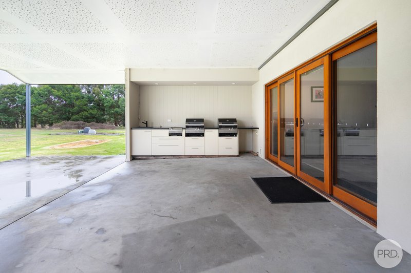 Photo - 74 Taemore Close, Haddon VIC 3351 - Image 16