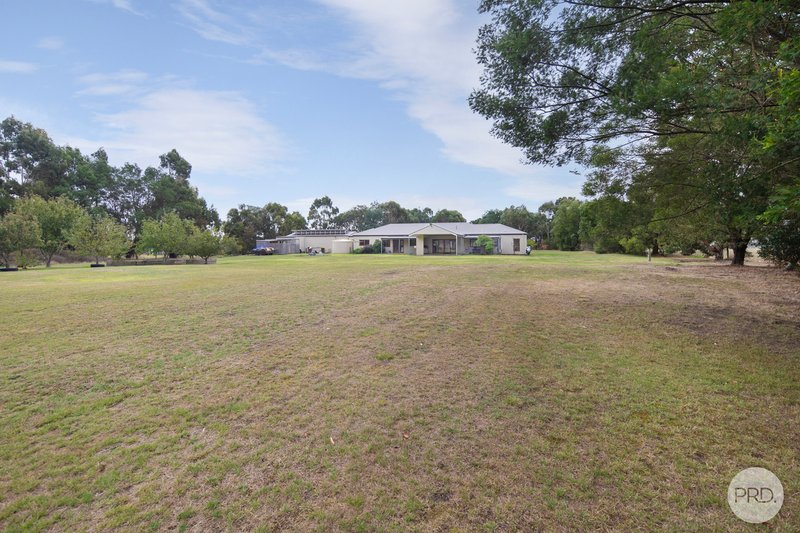 Photo - 74 Taemore Close, Haddon VIC 3351 - Image 17