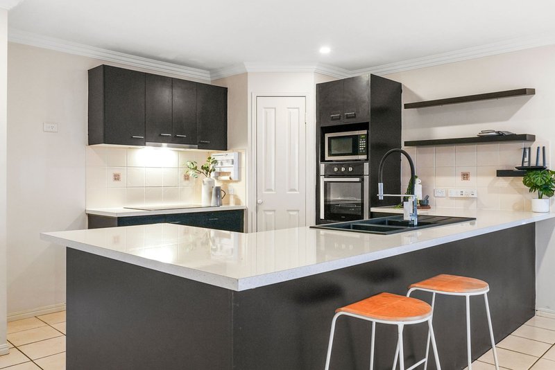 Photo - 74 Warrego Crescent, Murrumba Downs QLD 4503 - Image 3