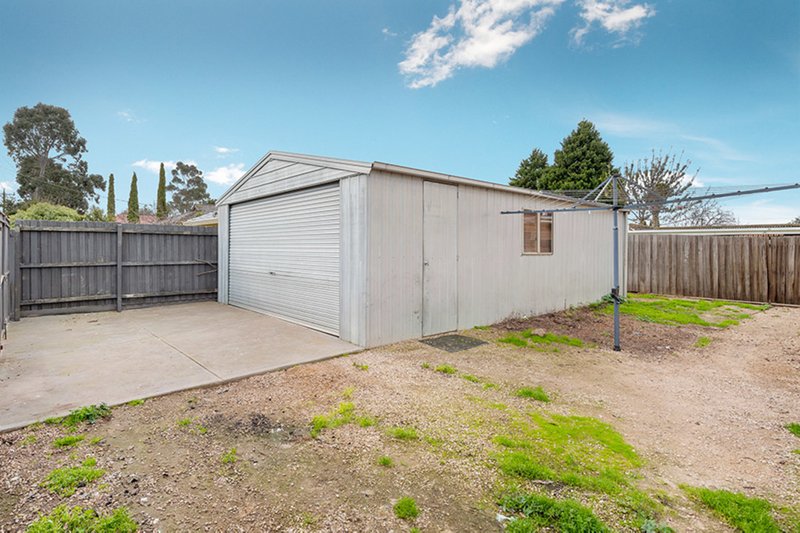 Photo - 74 Wattleglen Street, Craigieburn VIC 3064 - Image 9