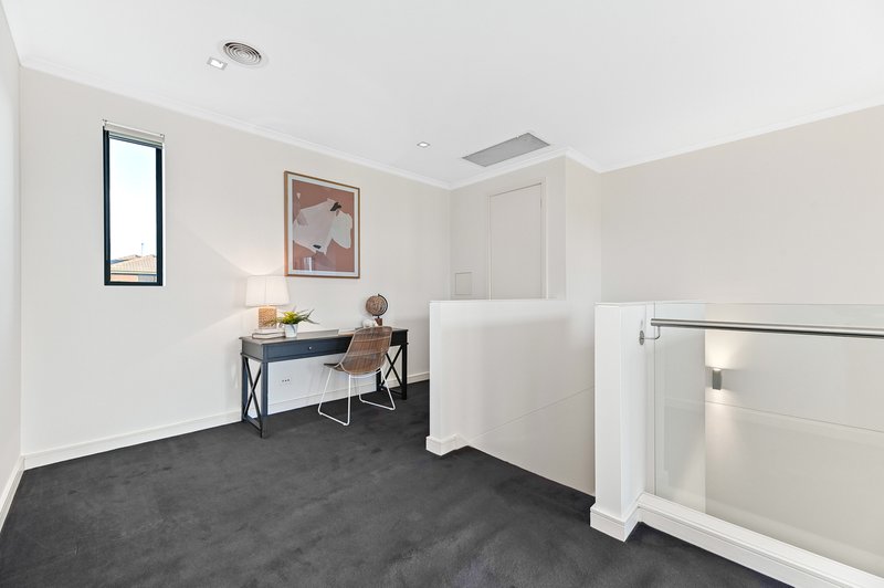 Photo - 74 Waverley Park Drive, Mulgrave VIC 3170 - Image 11