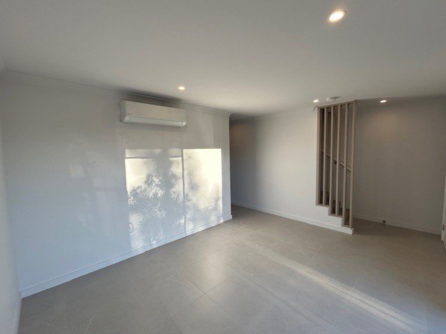 Photo - 74 Willowdale Drive, Leppington NSW 2179 - Image 4