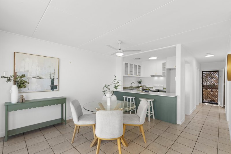 Photo - 7/40 Prince Edward Parade, Redcliffe QLD 4020 - Image 7