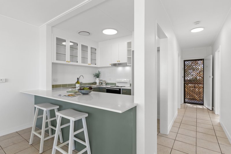 Photo - 7/40 Prince Edward Parade, Redcliffe QLD 4020 - Image 9