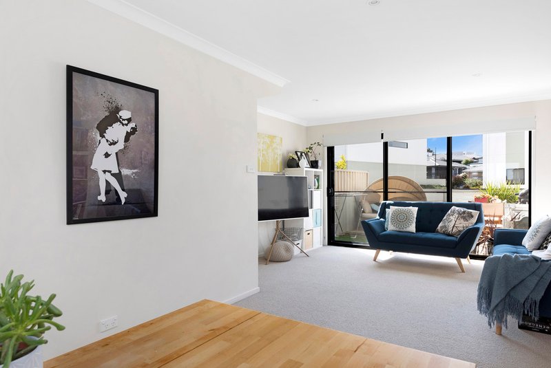 Photo - 7/46 Whitrod Avenue, Casey ACT 2913 - Image 5