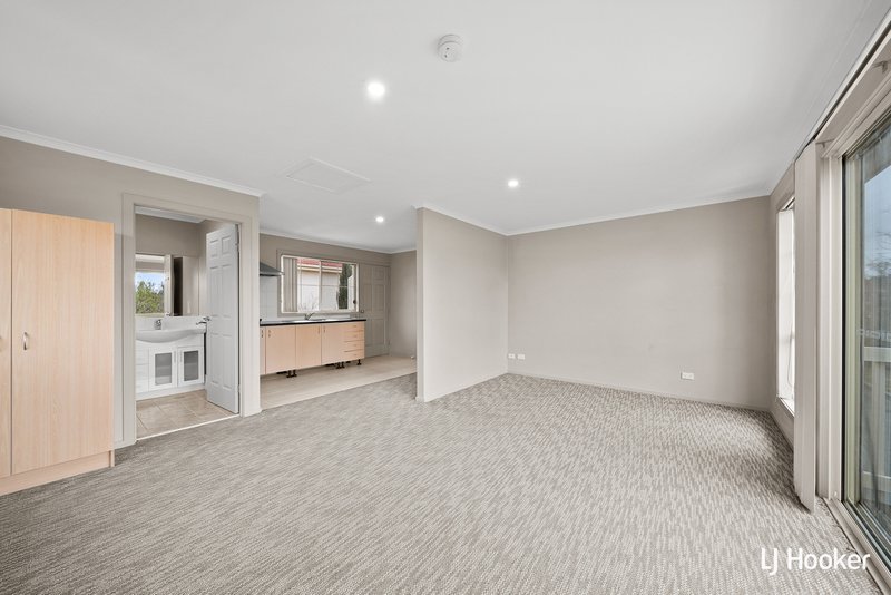 Photo - 74B Kelleway Avenue, Nicholls ACT 2913 - Image 2