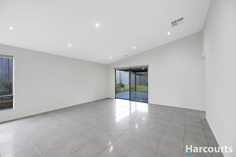 Photo - 75 Bexley Boulevard, Drouin VIC 3818 - Image 5