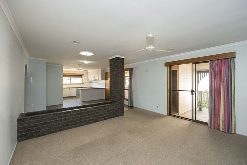 Photo - 75 Booth Avenue, Tannum Sands QLD 4680 - Image 4