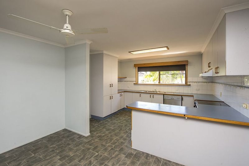 Photo - 75 Booth Avenue, Tannum Sands QLD 4680 - Image 12