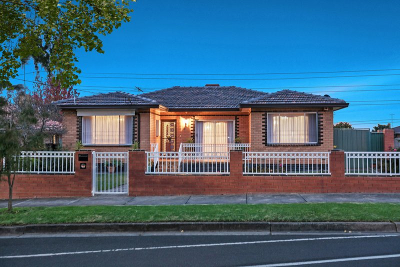 Photo - 75 Botha Avenue, Reservoir VIC 3073 - Image 2