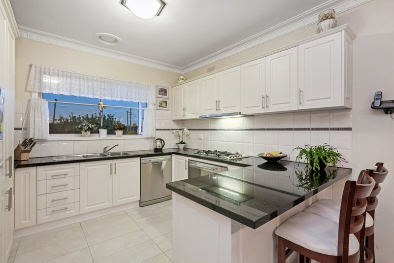 Photo - 75 Botha Avenue, Reservoir VIC 3073 - Image 4