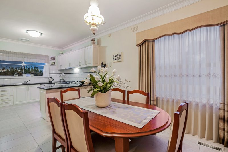 Photo - 75 Botha Avenue, Reservoir VIC 3073 - Image 5