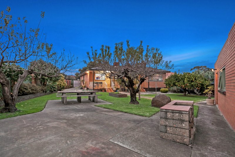 Photo - 75 Botha Avenue, Reservoir VIC 3073 - Image 12