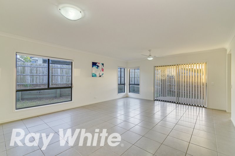 Photo - 75 Cobblestone Avenue, Logan Reserve QLD 4133 - Image 6