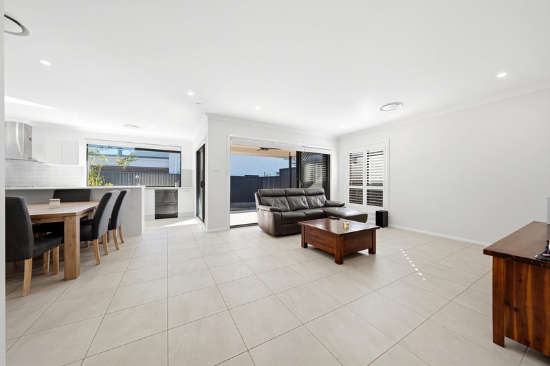 Photo - 75 Farview Drive, Denham Court NSW 2565 - Image 3