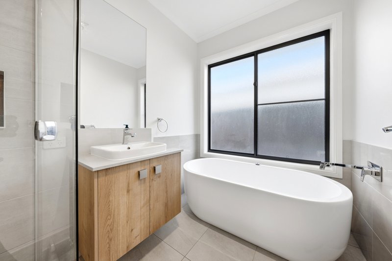 Photo - 75 Farview Drive, Denham Court NSW 2565 - Image 11