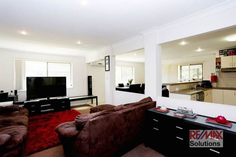 Photo - 75 Fernbrook Drive, Morayfield QLD 4506 - Image 2