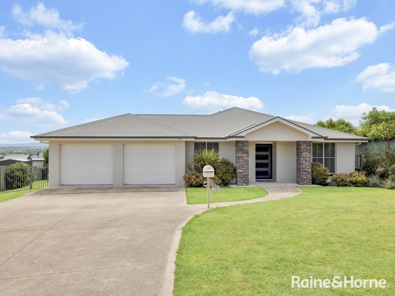 75 Freeman Circuit, Llanarth NSW 2795