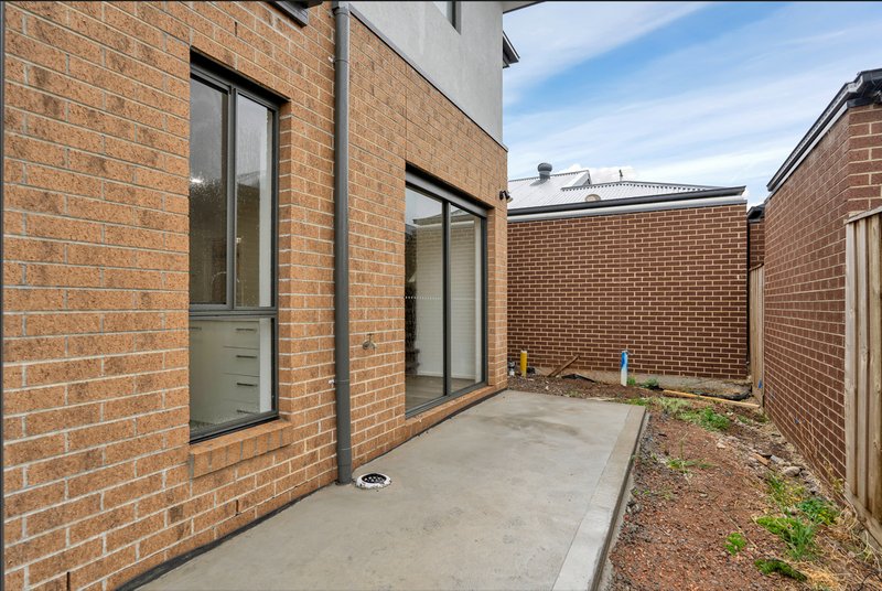 Photo - 75 Fuchsia Drive, Rockbank VIC 3335 - Image 10