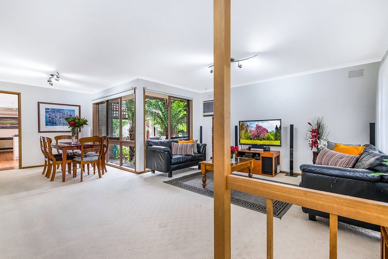 Photo - 75 Galahad Crescent, Glen Waverley VIC 3150 - Image 3