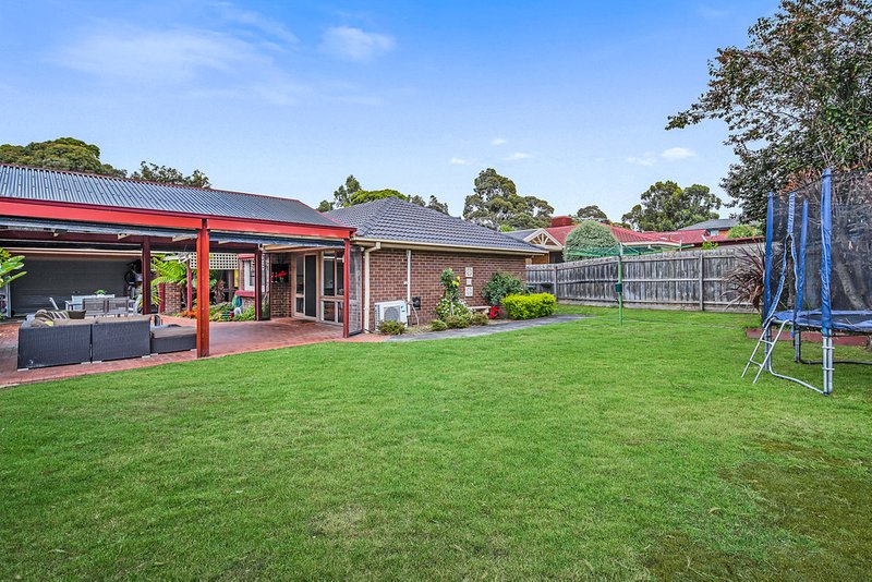 Photo - 75 Galahad Crescent, Glen Waverley VIC 3150 - Image 10