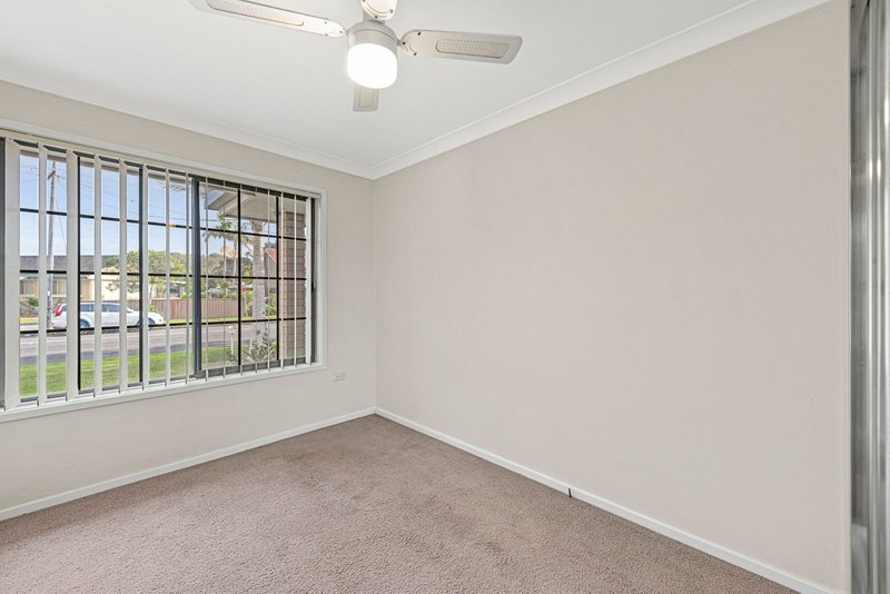 Photo - 75 Kerry Crescent, Berkeley Vale NSW 2261 - Image 9