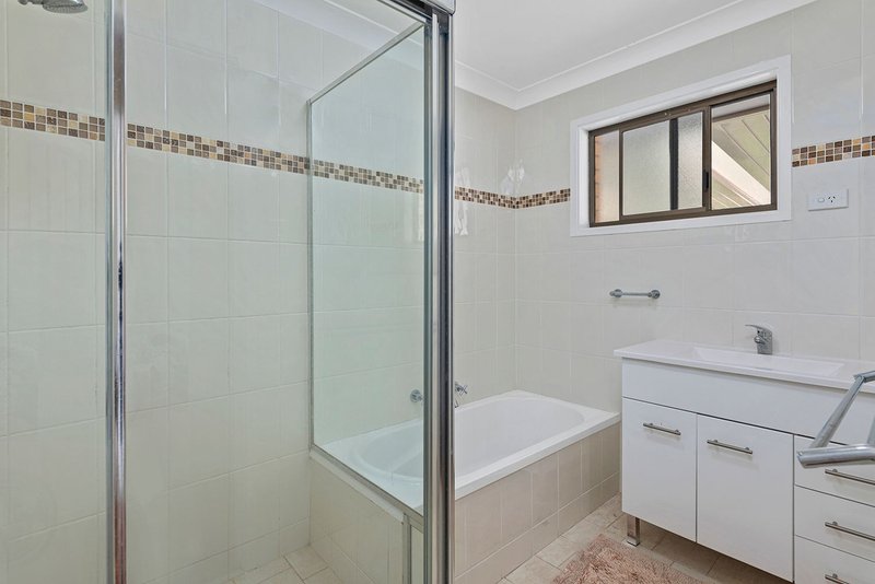 Photo - 75 Kerry Crescent, Berkeley Vale NSW 2261 - Image 11