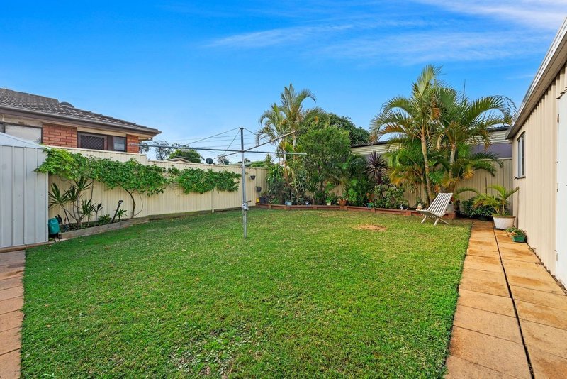 Photo - 75 Kerry Crescent, Berkeley Vale NSW 2261 - Image 13