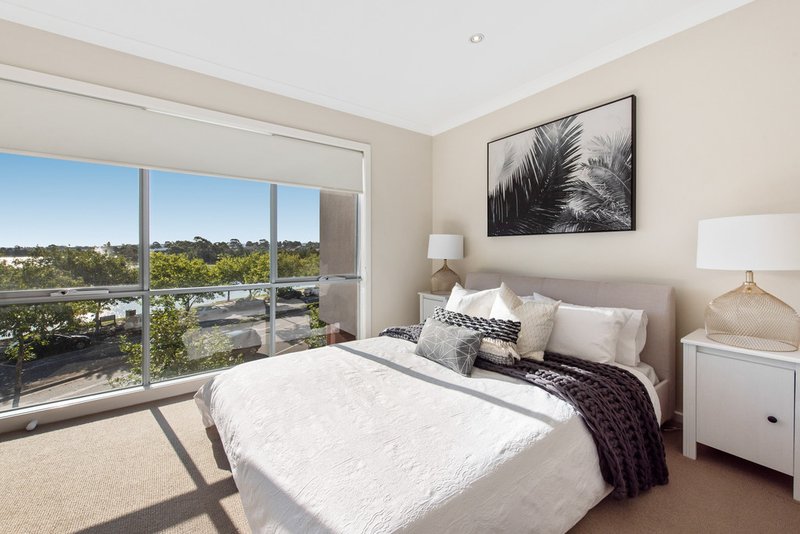 Photo - 75 Lakeside Blvd , Pakenham VIC 3810 - Image 7