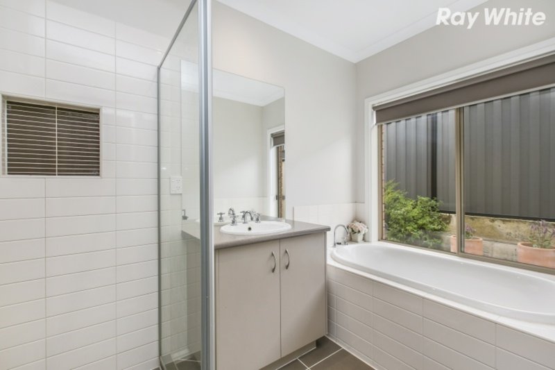 Photo - 75 Leigh Drive, Pakenham VIC 3810 - Image 9