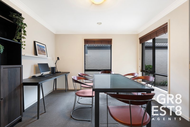 Photo - 75 Meridian Circuit, Berwick VIC 3806 - Image 7